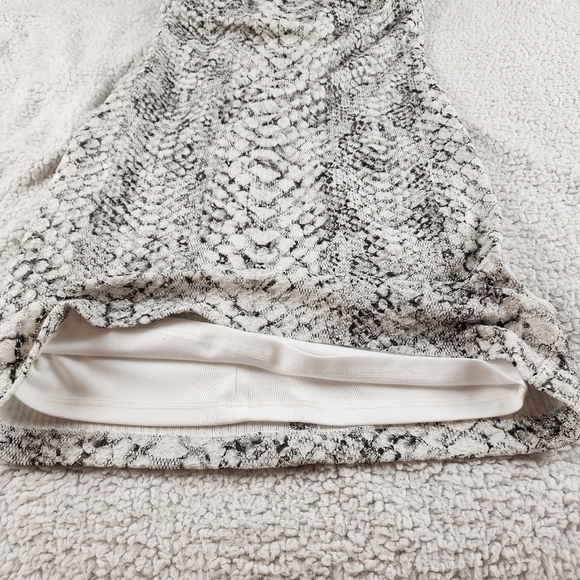 MAIA Sheath Dress Black and Gray TexturedSnakeskin 3/4 Sleeve Knee Length Size 2 - Picture 4 of 10